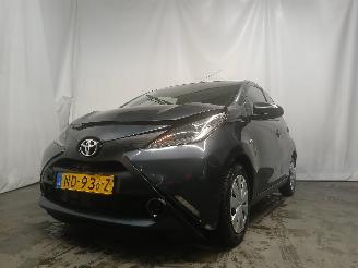 krockskadad bil auto Toyota Aygo Aygo (B40) Hatchback 1.0 12V VVT-i (1KR-FE) [51kW]  (05-2014/06-2018) 2017/1