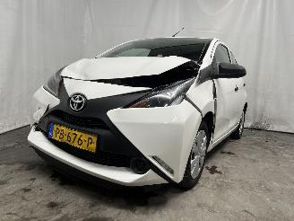 krockskadad bil auto Toyota Aygo Aygo (B40) Hatchback 1.0 12V VVT-i (1KR-FE) [51kW]  (05-2014/06-2018) 2017/6