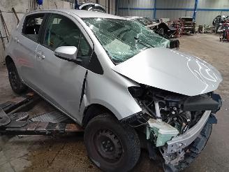 Toyota Yaris Yaris III (P13) Hatchback 1.33 16V Dual VVT-I (1NRFE) [73kW]  (09-2011=
/09-2020) picture 2