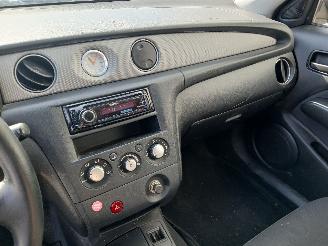 Mitsubishi Outlander Outlander (CU) SUV 2.0 16V 4x2 (4G63(16V)) [100kW]  (05-2003/10-2006) picture 16