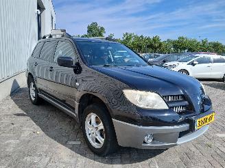 Mitsubishi Outlander Outlander (CU) SUV 2.0 16V 4x2 (4G63(16V)) [100kW]  (05-2003/10-2006) picture 6