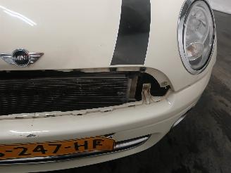 Mini Mini Mini (R56) Hatchback 1.6 Cooper D 16V (DV6TED4(9HZ)) [80kW]  (11-2006/=
09-2010) picture 20