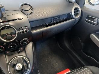 Mazda 2 2 (DE) Hatchback 1.4 CDVi 16V (Y4) [50kW]  (01-2008/11-2010) picture 14