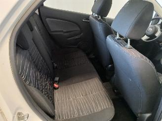 Mazda 2 2 (DE) Hatchback 1.4 CDVi 16V (Y4) [50kW]  (01-2008/11-2010) picture 8