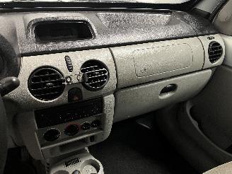 Renault Kangoo Kangoo (KC) MPV 1.6 16V (K4M-752) [70kW]  (06-2001/01-2008) picture 16