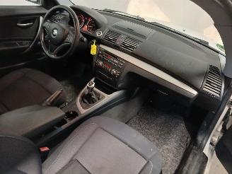 BMW 1-serie 1 serie (E81) Hatchback 3-drs 118i 16V (N43-B20A) [105kW]  (09-2006/12=
-2011) picture 8