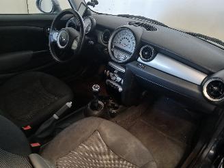 Mini Mini Mini (R56) Hatchback 1.6 16V Cooper (N12-B16A) [88kW]  (10-2006/02-201=
2) picture 8