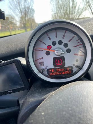 Mini Mini Mini (R56) Hatchback 1.6 16V Cooper (N12-B16A) [88kW]  (10-2006/02-201=
2) picture 2