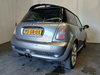 Mini Mini Mini Cooper S (R53) Hatchback 1.6 16V (W11-B16A) [120kW]  (03-2002/09-=
2006) picture 5