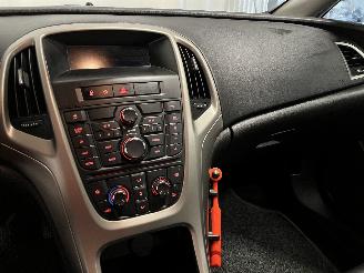 Opel Astra Astra J (PC6/PD6/PE6/PF6) Hatchback 5-drs 1.6 16V (A16XER(Euro 5)) [85=
kW]  (12-2009/10-2015) picture 26