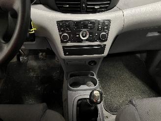 Nissan Almera Almera Tino (V10M) MPV 1.8 16V (QG18DE) [85kW]  (12-2002/02-2006) picture 18