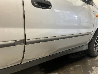 Nissan Almera Almera Tino (V10M) MPV 1.8 16V (QG18DE) [84kW]  (08-2000/02-2006) picture 8