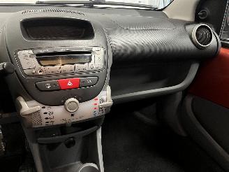 Peugeot 107 107 Hatchback 1.0 12V (384F(1KR)) [50kW]  (06-2005/05-2014) picture 19