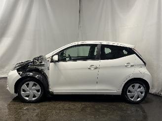 Toyota Aygo Aygo (B40) Hatchback 1.0 12V VVT-i (1KR-FE) [51kW]  (05-2014/06-2018) picture 4