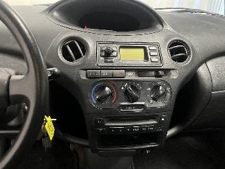 Toyota Yaris Yaris (P1) Hatchback 1.3 16V VVT-i (2SZFE) [64kW]  (04-2002/09-2005) picture 16