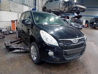 Hyundai I-20 i20 Hatchback 1.4i 16V (G4FA) [74kW]  (09-2008/12-2015) picture 2