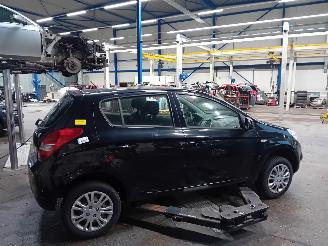 Hyundai I-20 i20 Hatchback 1.4i 16V (G4FA) [74kW]  (09-2008/12-2015) picture 3