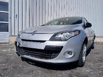 Damaged car Renault Mégane Megane III Berline (BZ) 5-deurs 1.5 dCi 110 (K9K-636) [81kW]  (04-2011=
/...) 2011/5