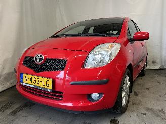 Vaurioauto  passenger cars Toyota Yaris Yaris II (P9) Hatchback 1.3 16V VVT-i (2SZFE) [64kW]  (08-2005/11-2010=
) 2008/3