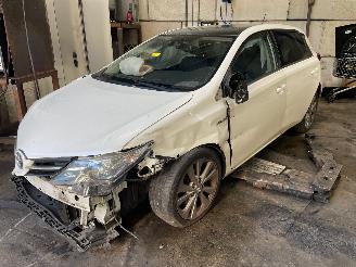 Salvage car Toyota Auris Auris (E18) Hatchback 5-drs 1.8 16V Hybrid (2ZRFXE) [100kW]  (10-2012/=
03-2019) 2013/5