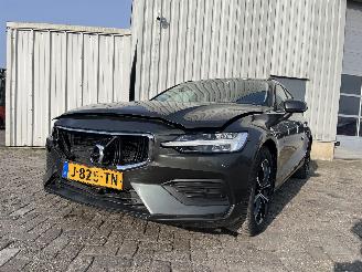 Auto incidentate Volvo V-60 V60 II (ZW) Combi 2.0 B3 16V Mild Hybrid (B420T3(Euro6d)) [120kW]  (03=
-2020/...) 2020/10