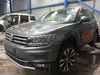 Vrakbiler auto Volkswagen Tiguan Tiguan (AD1) SUV 2.0 TDI 16V BlueMotion Techn.SCR 4Motion (DFGA) [110k=
W]  (01-2016/04-2024) 2017/12