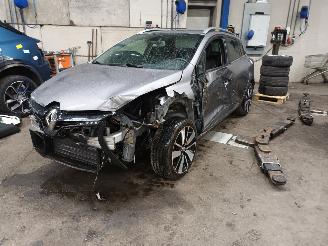 Démontage voiture Renault Clio Clio IV Estate/Grandtour (7R) Combi 5-drs 0.9 Energy TCE 90 12V (H4B-4=
08(H4B-B4)) [66kW]  (01-2013/08-2021) 2016/9