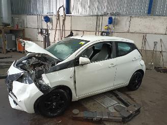 Démontage voiture Toyota Aygo Aygo (B40) Hatchback 1.0 12V VVT-i (1KR-FE) [51kW]  (05-2014/06-2018) 2016/3