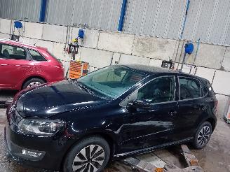 Coche siniestrado Volkswagen Polo Polo V (6R) Hatchback 1.2 TDI 12V BlueMotion (CFWA(Euro 5)) [55kW]  (1=
0-2009/05-2014) 2013/12
