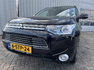 Vaurioauto  passenger cars Mitsubishi Outlander Outlander (GF/GG) SUV 2.0 16V PHEV 4x4 (Y61) [147kW]  (01-2014/12-2021=
) 2013/12