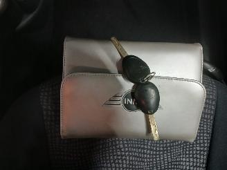 Mini Mini Mini (R50/53) Hatchback 1.6 16V Cooper (W10-B16A) [85kW]  (06-2001/09-=
2006) picture 14