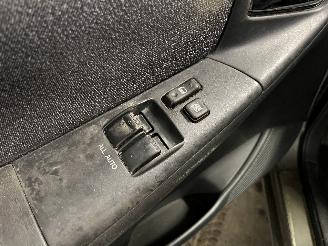 Toyota Corolla Corolla (E12) Hatchback 2.0 D-4D 16V 90 (1CD-FTV) [66kW]  (01-2002/12-=
2006) picture 13