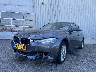 Schadeauto BMW 3-serie 3 serie Touring (F31) Combi 318d 2.0 16V (N47-D20C) [100kW]  (11-2012/=
06-2019) 2013/7