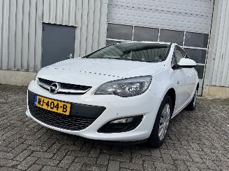 krockskadad bil auto Opel Astra Astra J Sports Tourer (PD8/PE8/PF8) Combi 1.6 CDTI 16V (B16DTL) [81kW]=
  (02-2014/04-2016) 2016/1