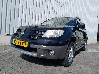 Voiture accidenté Mitsubishi Outlander Outlander (CU) SUV 2.0 16V 4x2 (4G63(16V)) [100kW]  (05-2003/10-2006) 2007/6