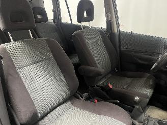 Mazda Premacy Premacy MPV 1.8 16V (FPE1) [74kW]  (07-1999/03-2005) picture 11
