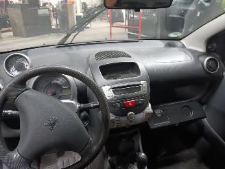 Peugeot 107 107 Hatchback 1.0 12V (384F(1KR)) [50kW]  (06-2005/05-2014) picture 5