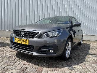 Vaurioauto  passenger cars Peugeot 308 308 SW (L4/L9/LC/LJ/LR) Combi 5-drs 1.2 12V e-THP PureTech 110 (EB2ADT=
(HNP)) [81kW]  (03-2014/12-2021) 2018/6