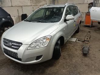 Vrakbiler auto Kia Cee d Cee'd Sporty Wagon (EDF) Combi 1.4 16V (G4FA) [80kW]  (09-2007/12-2012=
) 2009/2