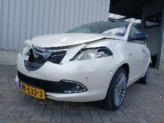 Schadeauto Lancia Ypsilon Ypsilon (312) Hatchback 0.9 TwinAir 85 (312.A.2000(Euro 5)) [63kW]  (0=
5-2011/...) 2011/12
