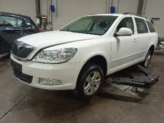 disassembly passenger cars Skoda Octavia Octavia Combi (1Z5) Combi 5-drs 1.2 TSI (CBZB) [77kW]  (02-2010/04-201=
3) 2011/4