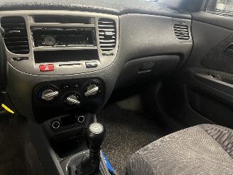 Kia Rio Rio II (DE) Hatchback 1.4 16V (G4EE) [71kW]  (03-2005/12-2011) picture 15