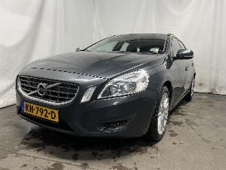Voiture accidenté Volvo V-60 V60 I (FW/GW) Combi 1.6 DRIVe (D4162T) [84kW]  (02-2011/12-2015) 2011/11