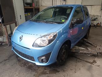 rozbiórka samochody osobowe Renault Twingo Twingo II (CN) Hatchback 3-drs 1.5 dCi 90 FAP (K9K-820(K9K-P8)) [63kW]=
  (10-2010/09-2014) 2011/7