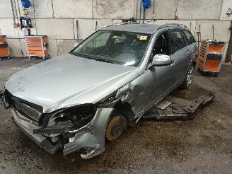 Salvage car Mercedes C-klasse C Estate (S204) Combi 3.0 C-320 CDI V6 24V (OM642.960) [165kW]  (08-20=
07/...) 2008/4