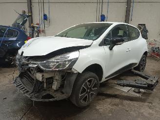 Sloopauto Renault Clio Clio IV (5R) Hatchback 5-drs 0.9 Energy TCE 90 12V (H4B-400(H4B-A4)) [=
66kW]  (11-2012/08-2021) 2014/7