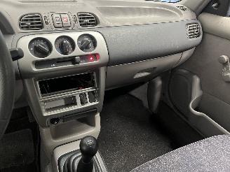 Nissan Micra Micra (K11) Hatchback 1.4 16V (CGA3DE) [60kW]  (09-2000/02-2003) picture 19