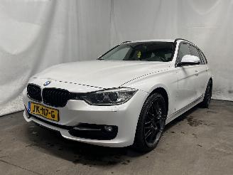 krockskadad bil auto BMW 3-serie 3 serie Touring (F31) Combi 320i 2.0 16V (N20-B20B) [135kW]  (11-2012/=
06-2015) 2012/12