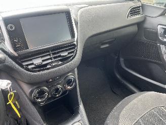 Peugeot 208 208 I (CA/CC/CK/CL) Hatchback 1.2 Vti 12V PureTech 82 (EB2F(HMZ)) [60k=
W]  (03-2012/12-2019) picture 16