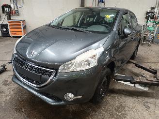 Vrakbiler auto Peugeot 208 208 I (CA/CC/CK/CL) Hatchback 1.2 Vti 12V PureTech 82 (EB2F(HMZ)) [60k=
W]  (03-2012/12-2019) 2013/5